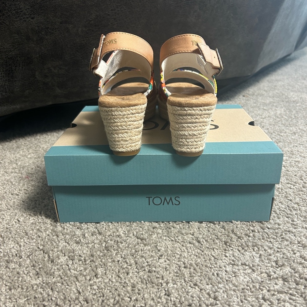 Toms Women's Vibrant Floral Espadrilles - Picture 8 of 12